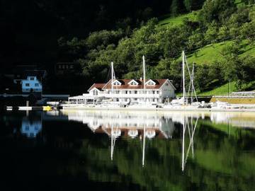 Hôtel pour 2 personnes, avec vue sur le lac ainsi que vue et terrasse dans Flåm