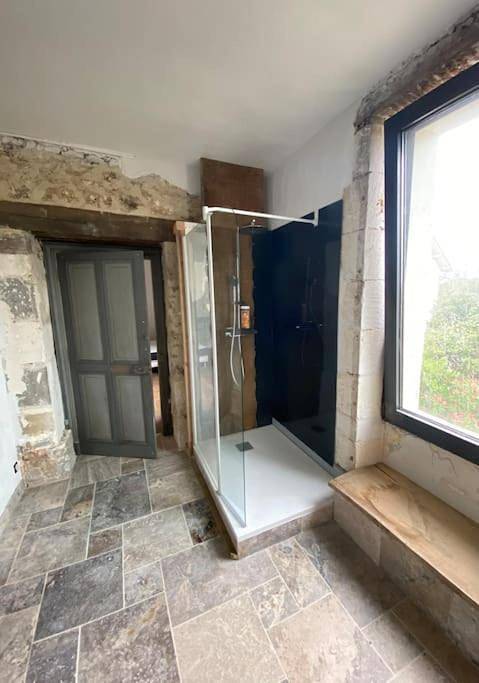 Location de vacances pour 15 personnes, avec vue et jardin à Chapdeuil - 3