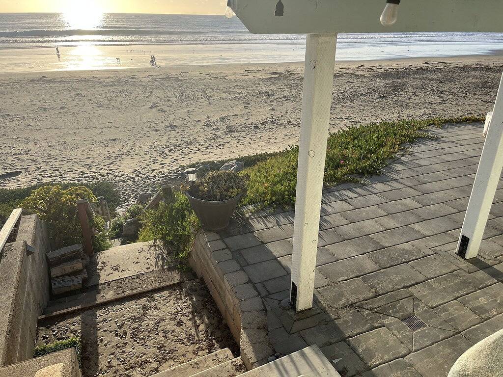 Oceanfront Cayucos Cottage on the sand in Cayucos, San Luis Obispo County