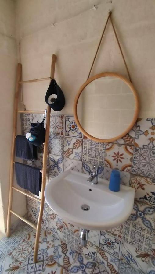 Gîte pour 2 personnes, avec terrasse ainsi que jardin et piscine à Mesagne - 3