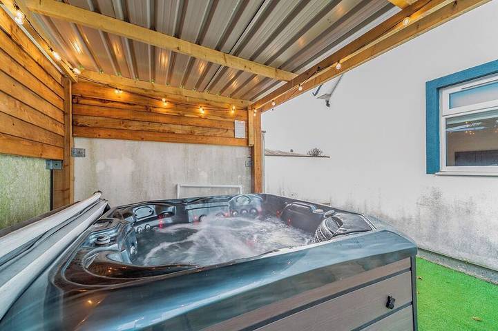 Cottage for 12 people, with hot tub and garden, with pets in Portpatrick
