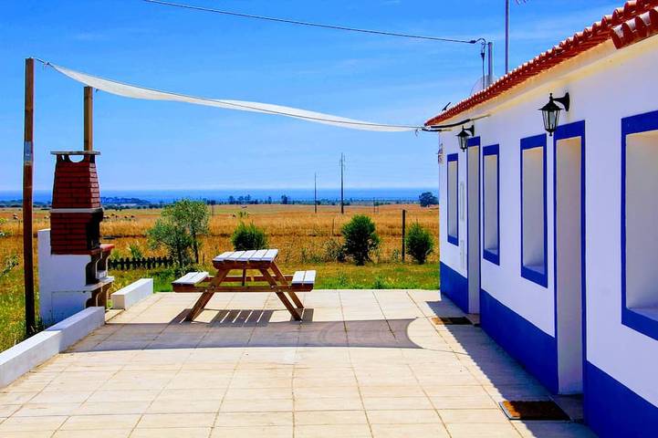 Ferienhaus für 6 Personen, mit Terrasse und Garten in Porto Covo