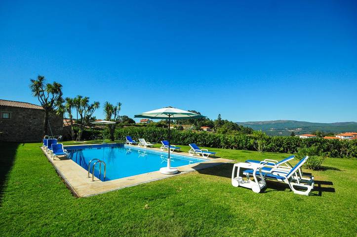 Casa de férias para 12 pessoas, com terraço e jardim em Paredes de Coura