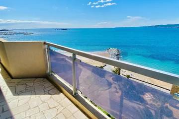 Gîte pour 4 personnes, avec balcon, adapté aux familles dans Plage Beau Rivage Saint Raphael