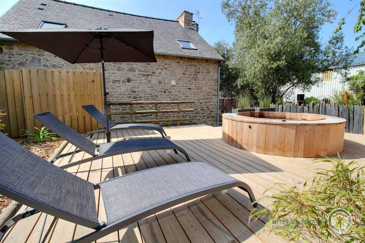 Gîte pour 5 personnes, avec Jacuzzi et Terrasse à Dinan
