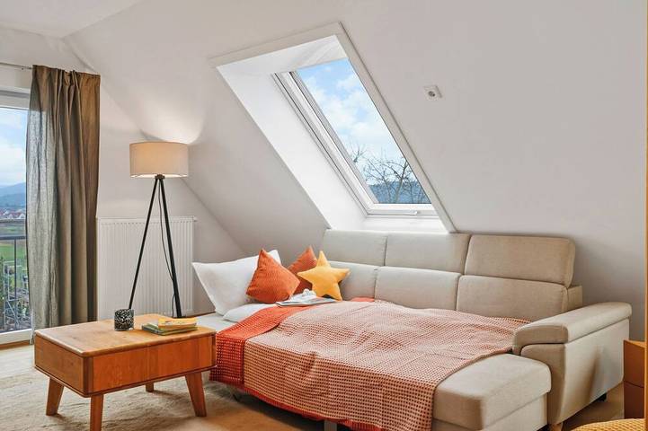Ganze Wohnung, Komfort küsst Natur Skyline Ferienwohnung Goldbach in Goldbach, Mainviereck