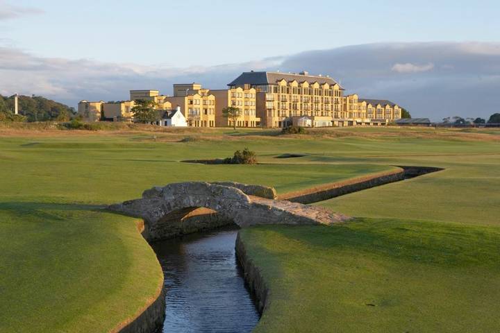 Holiday rental for 2 people, with pool and garden as well as hot tub and sauna in St Andrews