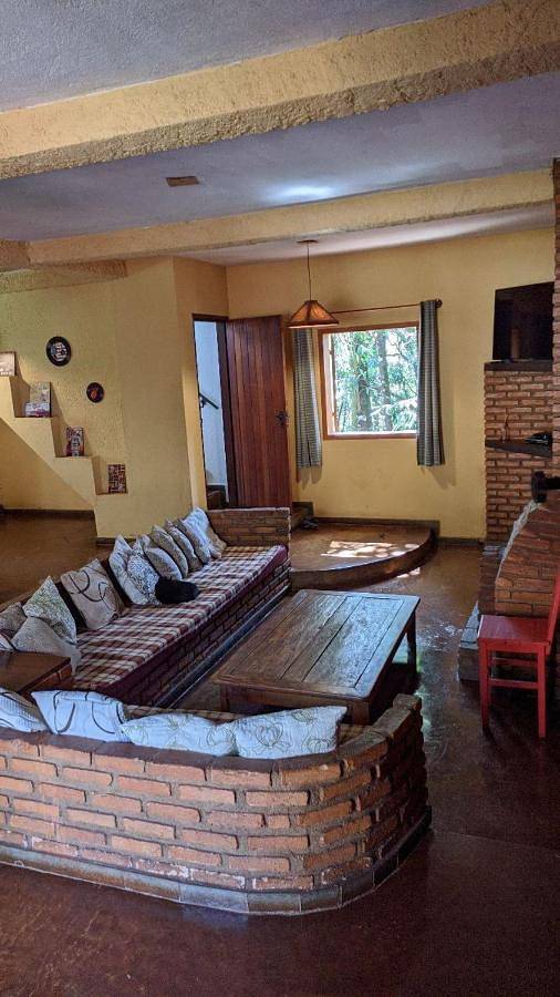 Pousadas para 2 pessoas, com piscina e vista e ainda balcão and jardim em Brumadinho