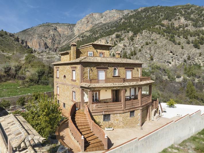 Casa de huéspedes para 13 personas, con balcón en Moclín