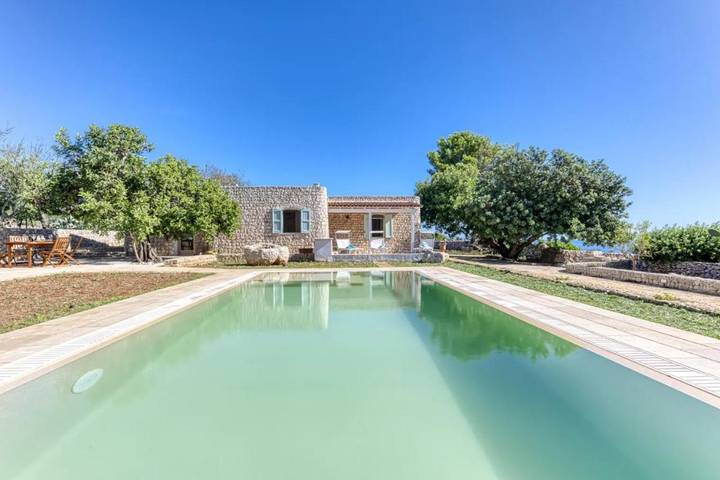 Villa per 5 persone, con panorama e giardino nonché piscina e balcone, adatto a famiglie con bambini in Gagliano del Capo