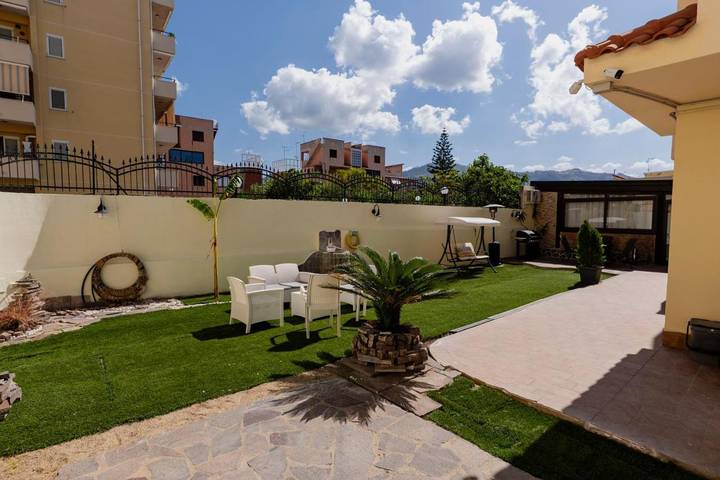 Gîte pour 4 personnes, avec jardin ainsi que piscine et vue, animaux acceptés dans Gallico Marina - 4