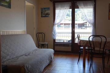Gîte pour 5 personnes, avec piscine et balcon, animaux acceptés dans Office De Tourisme De Pole De Thones Val Sulens