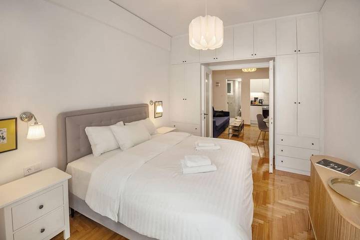 Entire apartment, Downtown exceptional studio Syntagma in Central Section of Athens, Athens