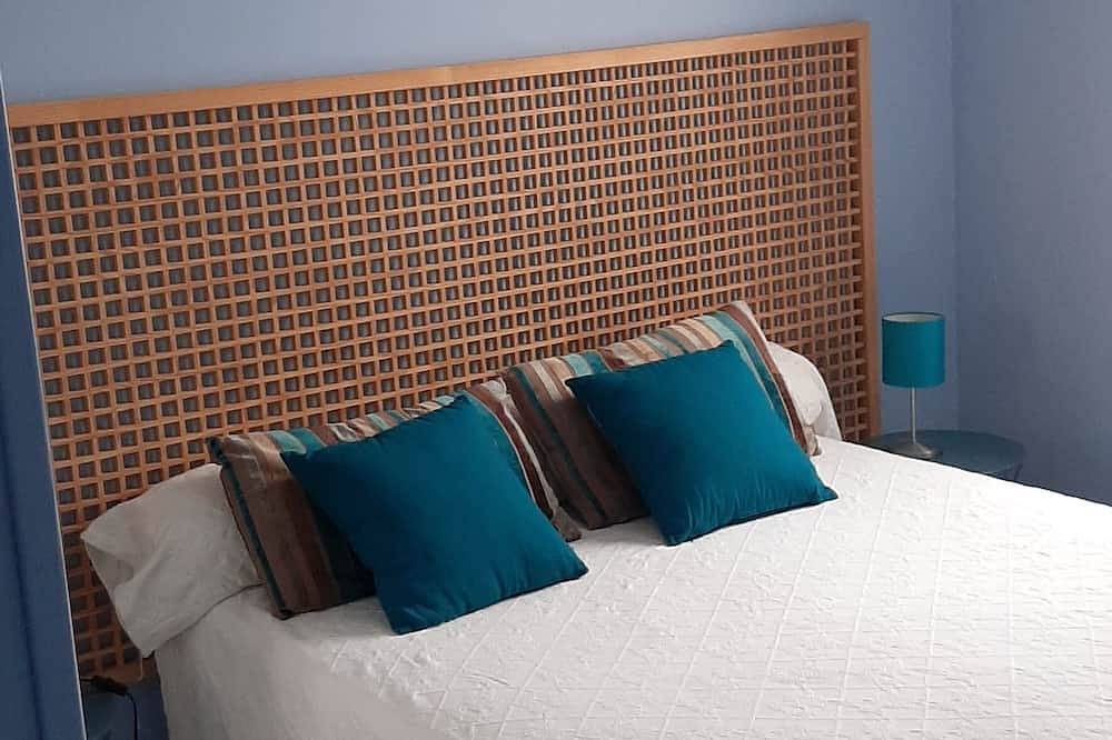 The Blue house, quiet vacations in the island of Re, sleeps 4 to 6 in Rivedoux-Plage, Ile de Re