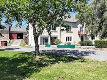Gîte pour 15 personnes, avec terrasse ainsi que jardin et piscine à Lédergues