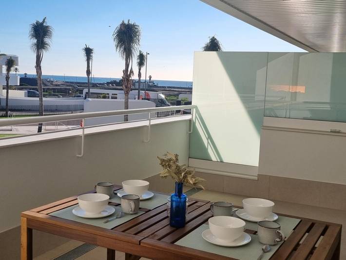 Apartamento para 5 personas, con Vistas al mar y Terraza además de Jardín y Piscina para niños en Torre del Mar