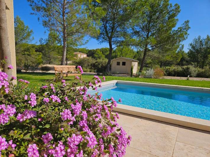 Chambre d’hôte pour 2 personnes, avec vue et jardin ainsi que piscine et terrasse à Lambesc - 3