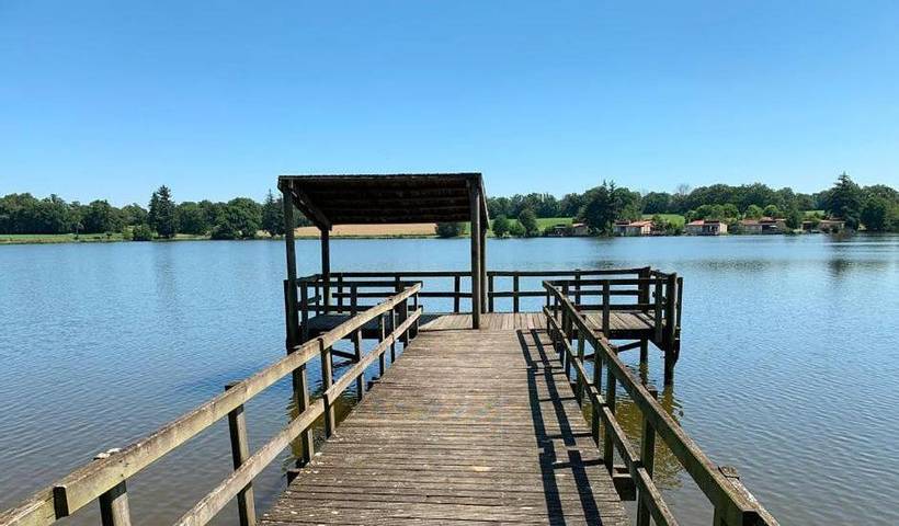 Location de vacances pour 5 personnes, avec Terrasse et Vue à Magnac-Laval