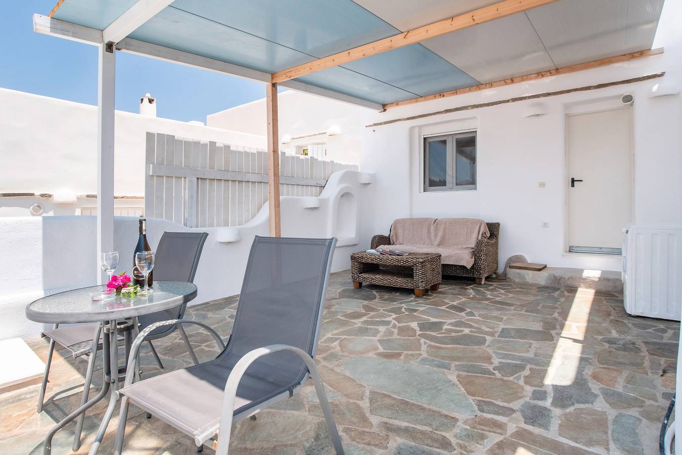 Entire studio, Studio Apartment 'Ktima San Antonio Paros - Artemis' with Mountain View, Private Terrace and Wi-Fi in Marpissa, Paros