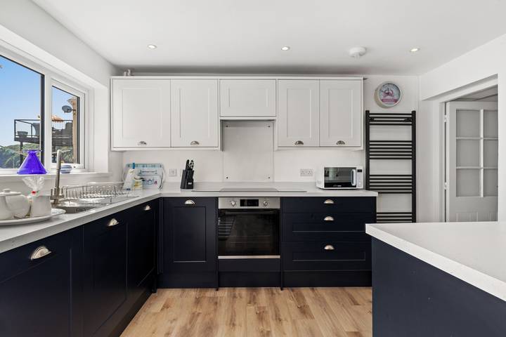 Strand Cottage - Direct Beach Access in Saundersfoot, Pembrokeshire