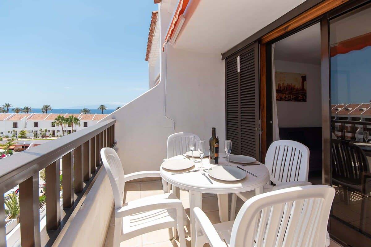 Entire apartment, Parque Santiago I 242 - One Bed in Playa del Búnker (Arona), Arona