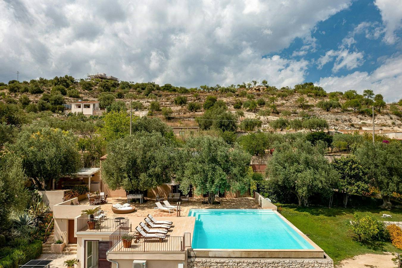Villa avec piscine à débordement au milieu des vergers d'agrumes à Noto in Noto, Région de Noto