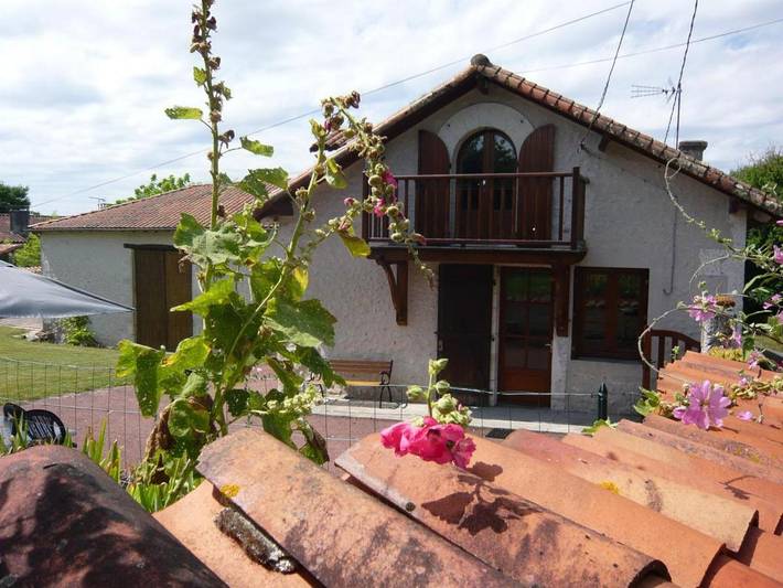 Location de vacances pour 5 personnes, avec terrasse et jardin, animaux acceptés à Saint-Paul-Lizonne - 2