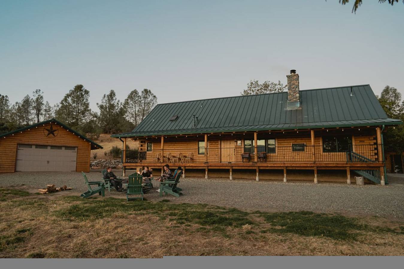 Entire studio, Scenic View Yosemite Cabin with hottub by Casa Oso in Mariposa County
