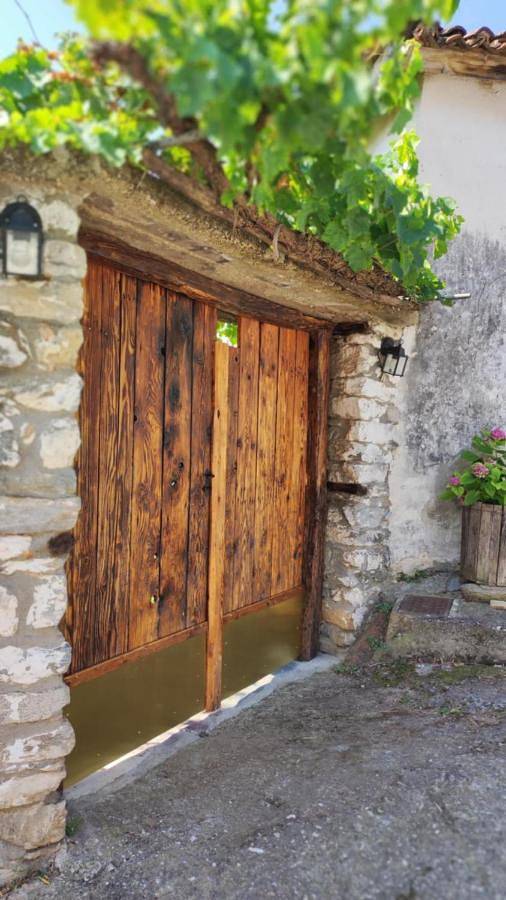 Gîte pour 3 personnes, avec vue et jardin dans (Nea) Vrasna - 4