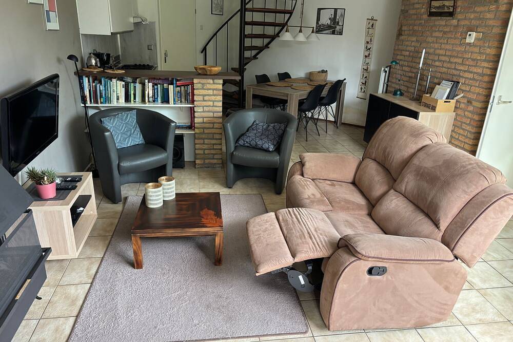 Ganze Wohnung, Sonniges Ferienhaus beim Grevelingenmeer mit eingezäuntem Garten plus Terrasse. in Brouwershaven, Grevelingenmeer