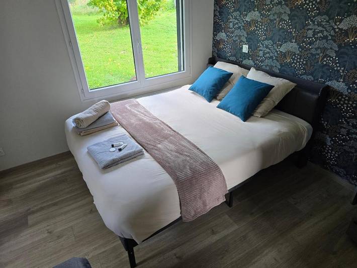 Gîte pour 2 personnes, avec piscine ainsi que vue et jardin à Lac-des-Rouges-Truites