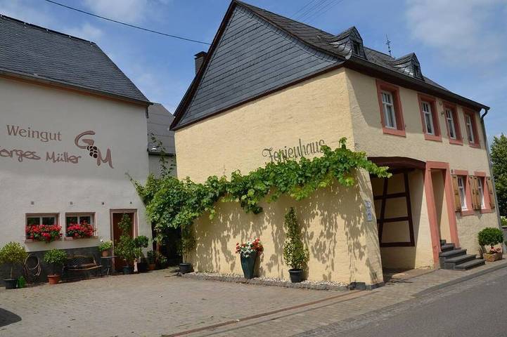 Ferienhaus für 4 Personen, mit Terrasse in Burgen (bei Bernkastel-Kues)