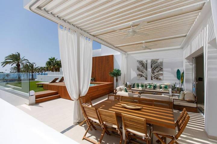 Chalet para 4 personas, con terraza además de vistas y piscina en Pasito Blanco