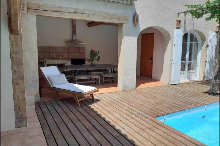 Location de vacances pour 8 personnes, avec piscine et jardin à Évenos - 4