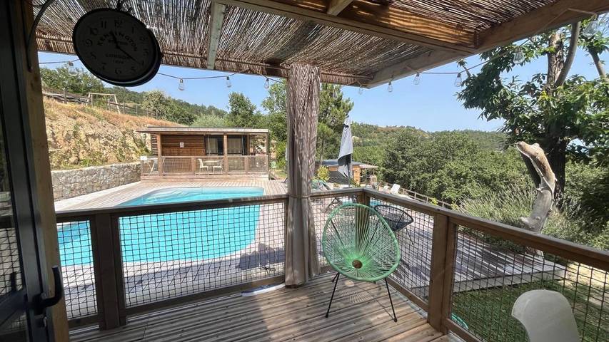 Chalet für 5 Personen, mit Garten und Pool sowie Ausblick - 1