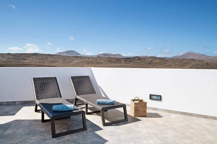 Ferienhaus 'Titán' mit Meerblick, WLAN und Klimaanlage in Tinajo, Lanzarote