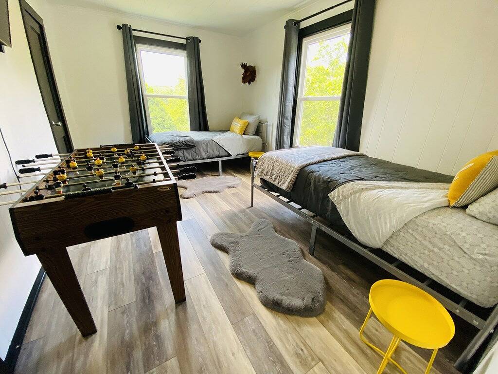 Jasmine House-Dog, family friendly-5 mins Douglas Lake-Large yard-Country Vibe in Douglas Lake