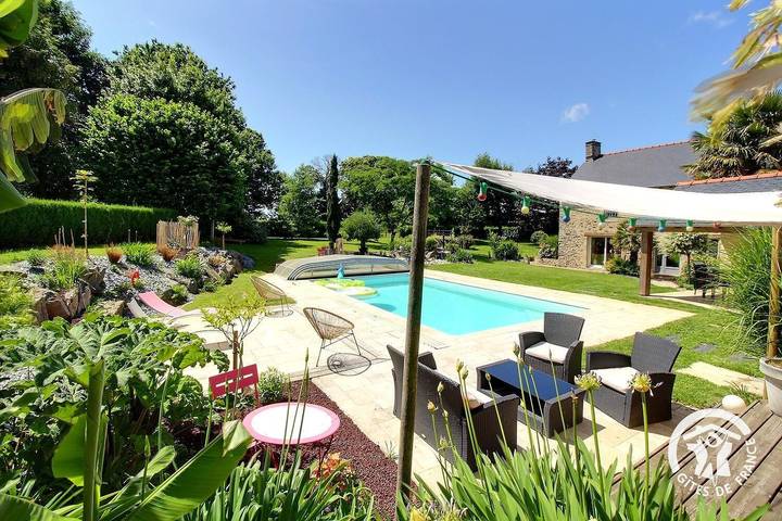 Gîte pour 4 personnes, avec Terrasse ainsi que Jardin et Piscine à Plouasne - 4