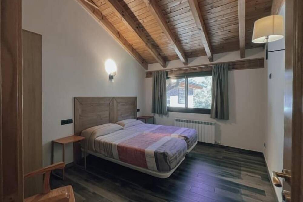 Entire apartment, Lo Niu - L'Orri del Pallars in Soriguera, Catalan Pyrenees
