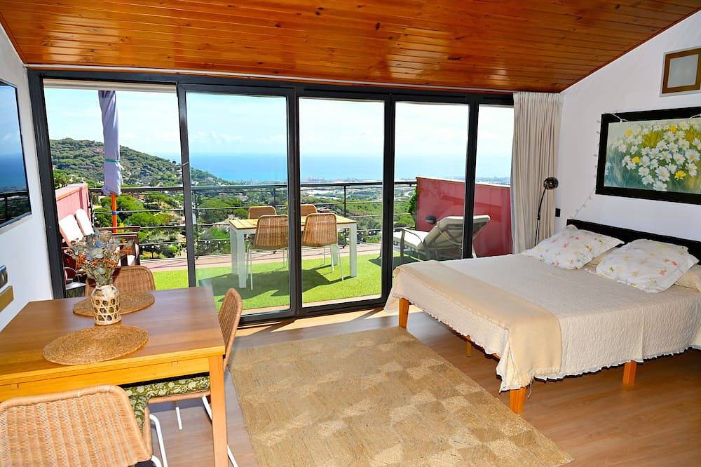 Entire apartment, In Cabrils (Barcelona at 20 km). Apartment with sea view, pool and very quiet in Cabrils, Costa del Maresme