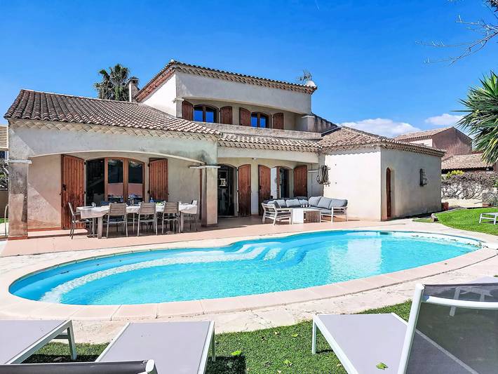 Villa pour 8 personnes, avec piscine et terrasse à Saint-Cyr-sur-Mer