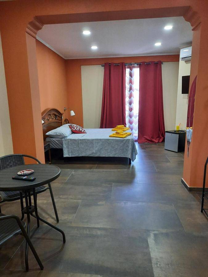 Chambre d’hôte pour 5 personnes, avec terrasse et jardin, animaux acceptés à Giardini-Naxos - 2