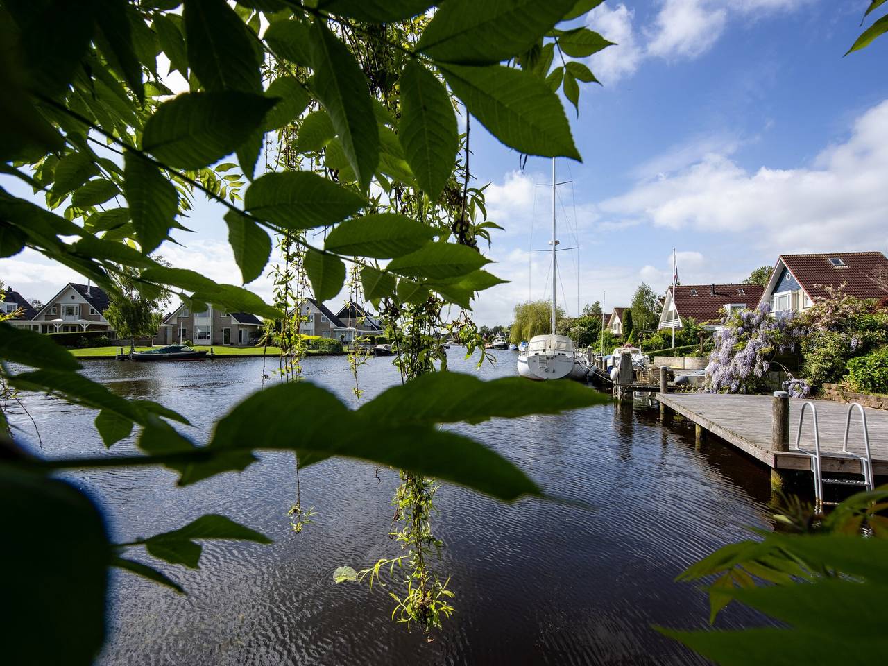 Urlaubsflucht mit privatem Anlegesteg in Friesland