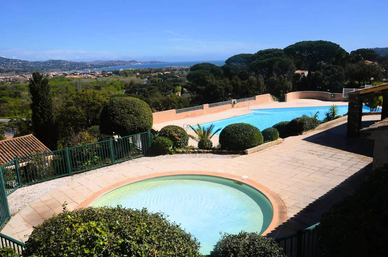 Schöne klimatisierte Labyrinth T3 mit Pools, Tennis, 3 km vom Golf von St Tropez in Cogolin, Mittelmeerküste (Frankreich)