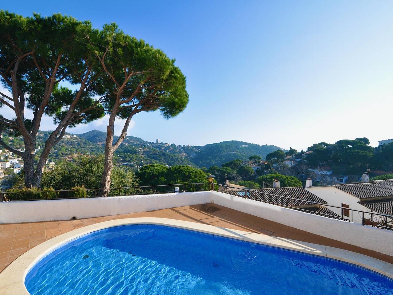 Villa con Piscina Privada y Wifi, Cerca de la Playa de Cala Canyelles in Canyelles, Lloret de Mar