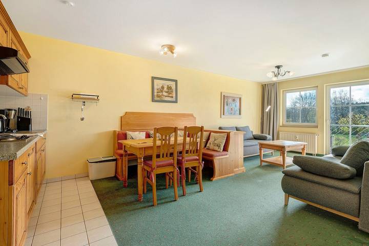 Ferienwohnung für 6 Personen, mit Balkon und Seeblick in Spalt