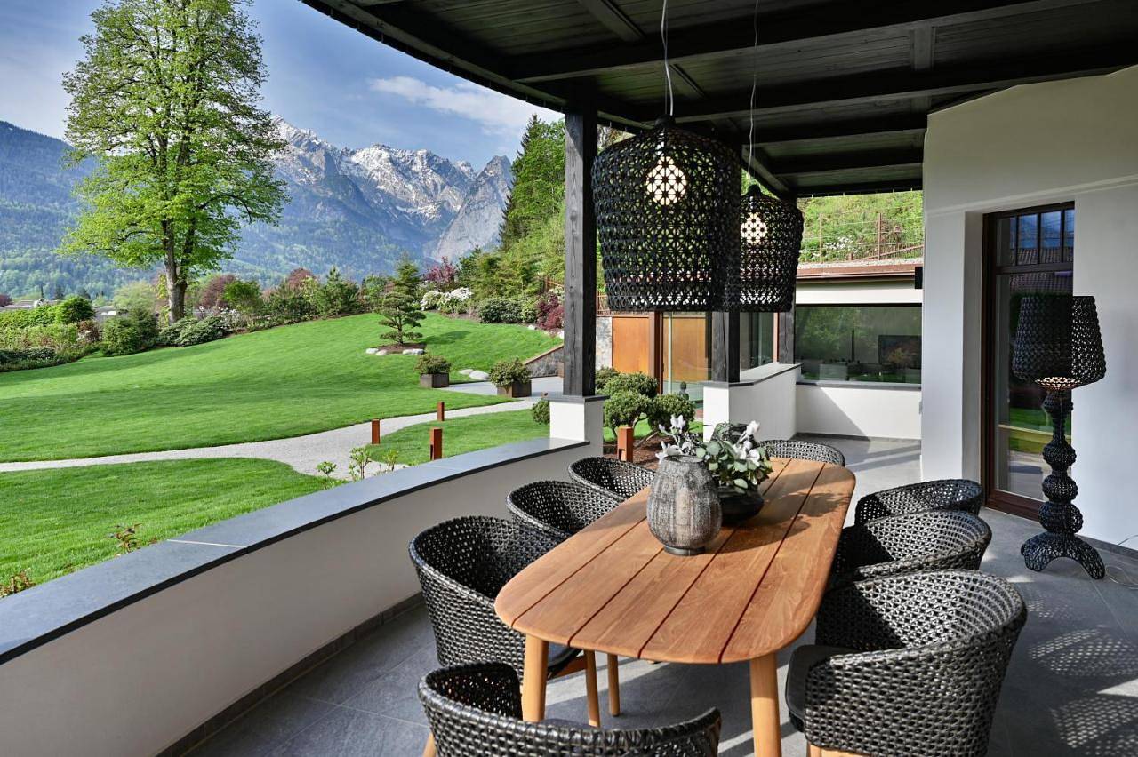 Holiday Home with private pool and mountain view in Garmisch-Partenkirchen, Bayerische Alpen