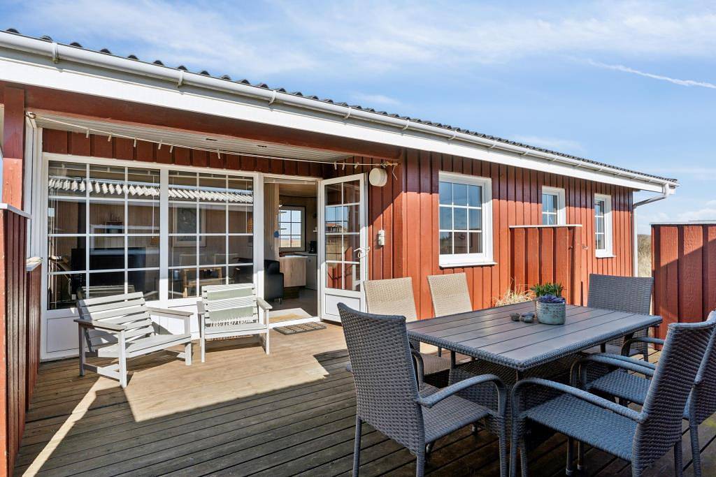 Beautiful vacation home in Krylen 49 - dune view and space for coziness in Ringkøbing, Holmsland Klit