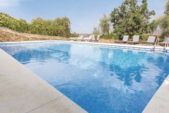Ferienhaus für 28 Personen, mit Garten in Sayalonga