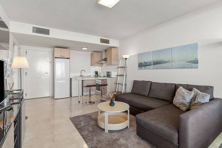 Entire apartment, Apartment 'Gran Terraza con Vistas al Mar A111' with Wi-Fi and Air Conditioning in Riviera del Sol, Mijas